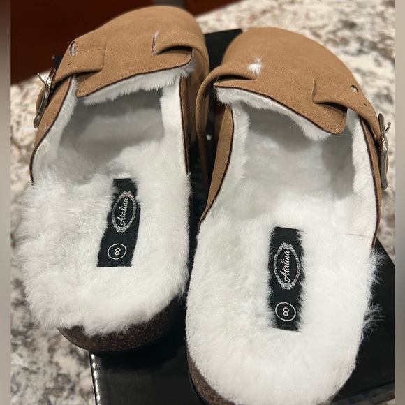 Fur lined clogs😍 - Picture 3 of 4
